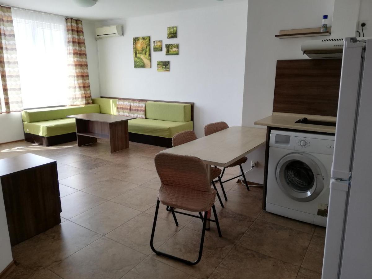 Apartamenti Zhelezovi Поморіє Екстер'єр фото